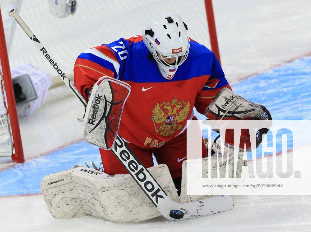 ITAR-TASS: SOCHI, RUSSIA. FEBRUARY 9, 2014. Russia s goalie Yulia Leskina makes a save during a Women s Ice Hockey Preliminary Group B game Russia vs. Germany. premiumd highlight RE138801