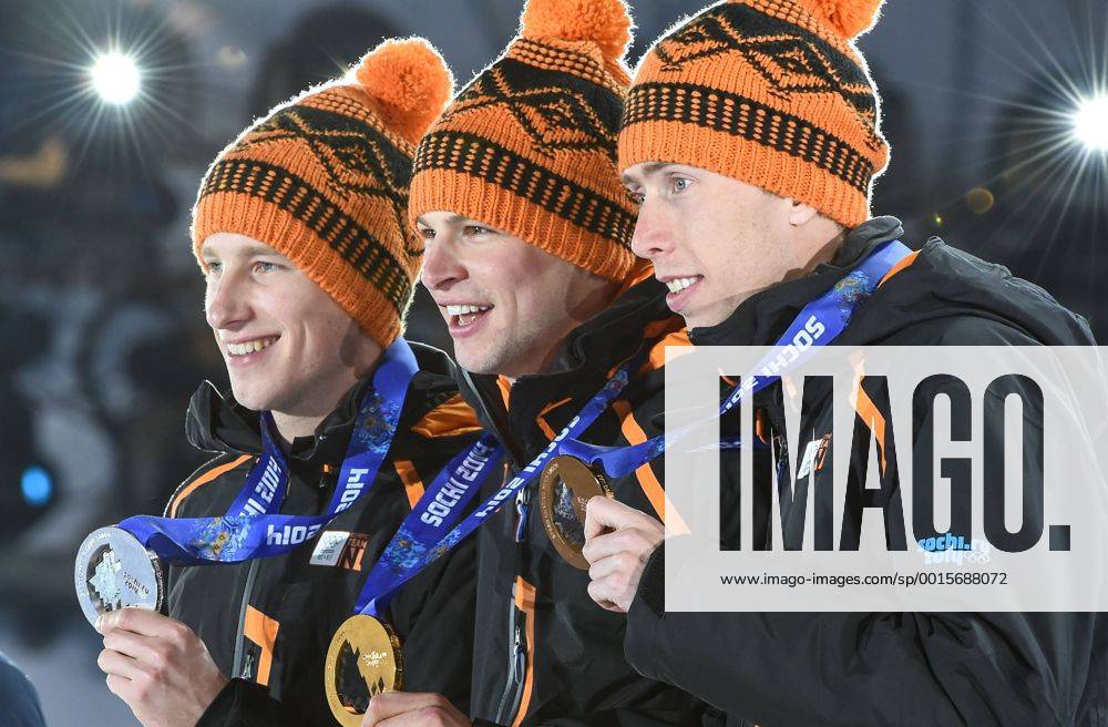 (140209) -- SOCHI, Feb. 9, 2014 (Xinhua) -- Gold medalist Sven Kramer (C), silver medalist Jan Blokhuijsen (L) and bronze medalist Jorrit Bergsma of the Netherlands pose at the victory-ceremony of Men s 5000m of Speed Skating event at the Sochi 2014 Winter Olympic Games in Sochi, Feb. 9, 2014.(Xinhua Wang Haofei) (SP)OLY-RUSSIA-SOCHI-SPEED SKATING-MAN S 5000M