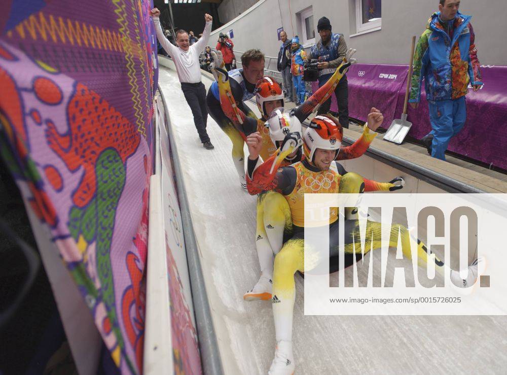 Norbert Loch (Cheftrainer) Felix LOCH, Natalie Geisenberger Tobias Wendl und Tobias Arlt Olympiasieger Rodeln Team Staffel Sanki Sliding Center XXII. Olympische Winterspiele Sochi, Russland am 13.02.2014