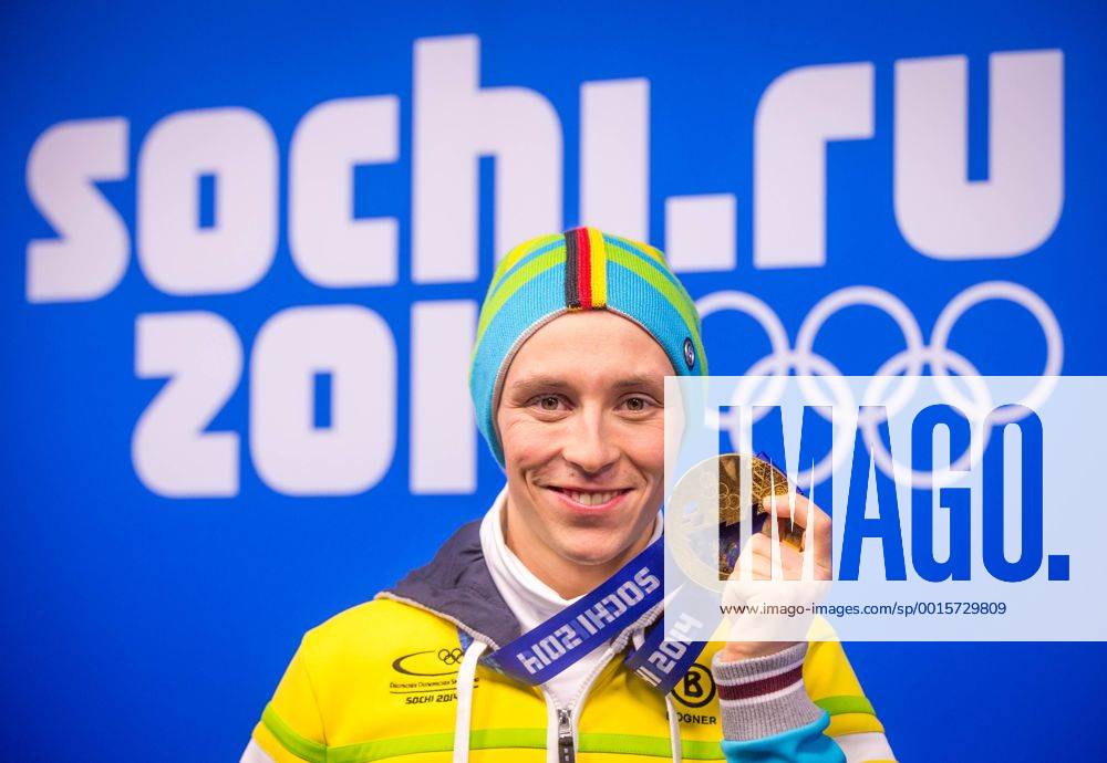, Olympiapark Sotschi , Medaillen-Übergabe im Bild: Gold für Eric Frenzel (Deutschland), Nordische Kombination Einzel Normalschanze - Skilanglauf