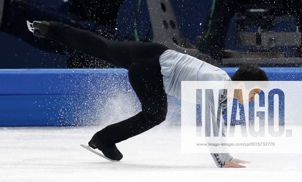 (140214) -- SOCHI, Feb. 14, 2014 (Xinhua) -- Canada s Patrick Chan falls during the men s free skating of Figure Skating event at the 2014 Sochi Winter Olympic Games in Sochi, Russia, Feb. 14, 2014. Patrick Chan won the silver medal with a total score of 275.62 points. (Xinhua Wang Lili) (SP)OLY-RUSSIA-SOCHI-FIGURE SKATING-MEN S FREE SKATING