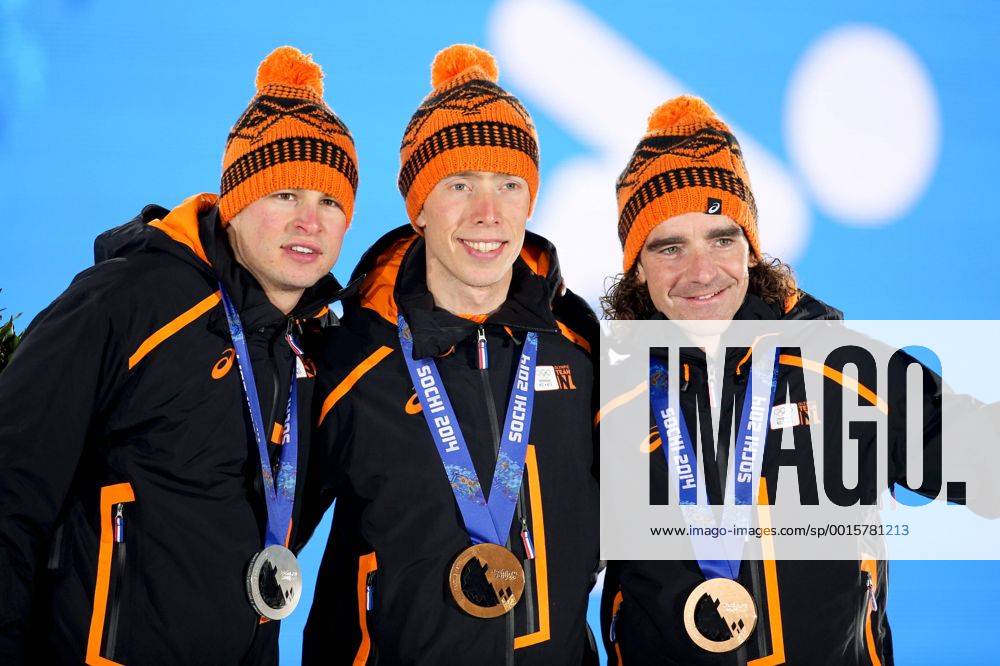 OLYMPIA - Olympische Spiele 2014 SOTSCHI,RUSSLAND,19.FEB.14 - DIVERS, OLYMPIA, EISCHNELLLAUF - Olympische Winterspiele Sotschi 2014, 10000m der Herren, Siegerehrung, Medaillenvergabe am Medal Plaza. Bild zeigt Sven Kramer, Jorrit Bergsma und Bob de Jong (NED). Keywords: Medaille.