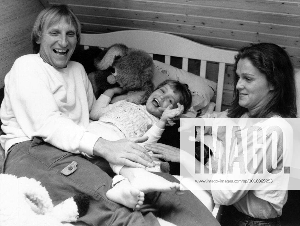Wolfgang Kleff (Fortuna Düsseldorf) mit seiner Frau Claudia und seinem Sohn Sebastian