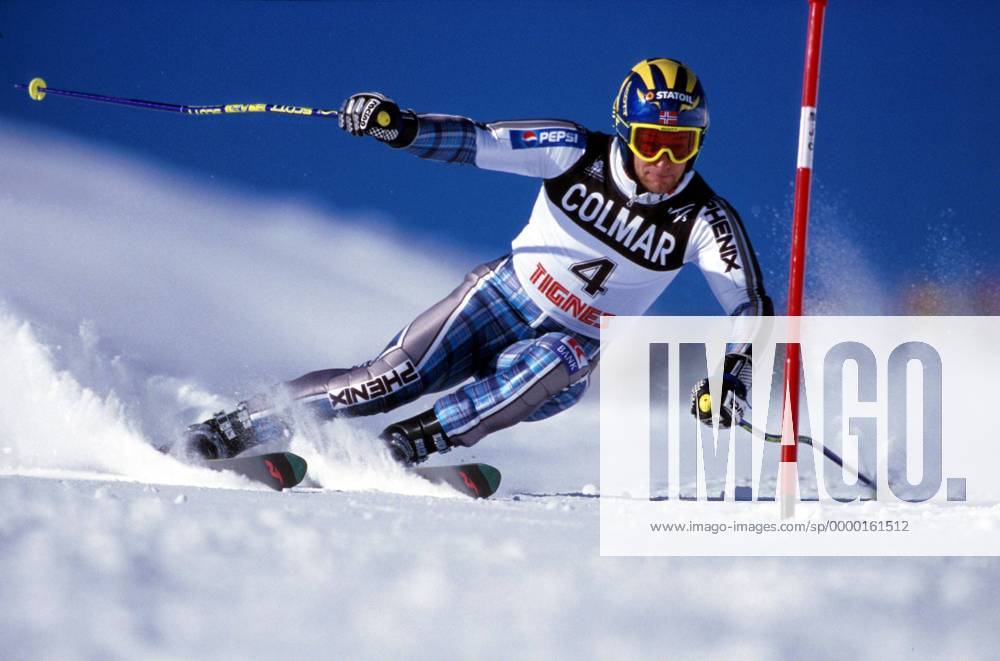 Kjetil-Andre Aamodt (Norwegen) umfährt das Tor Alpiner Skilauf Herren Saison 1999 2000: Weltcup, Welt Cup, World Cup, Ski Alpin, Skisport, Riesenslalom Einzelbild Tignes Dynamik,