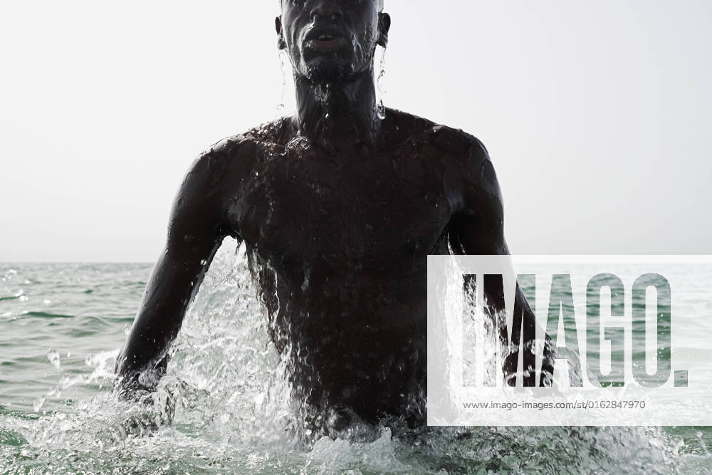 Professional football player aqua training in the sea Barcelona, Catalonia, Spain CR_SAAL220713-1009512-01 ,model released, Symbolfoto