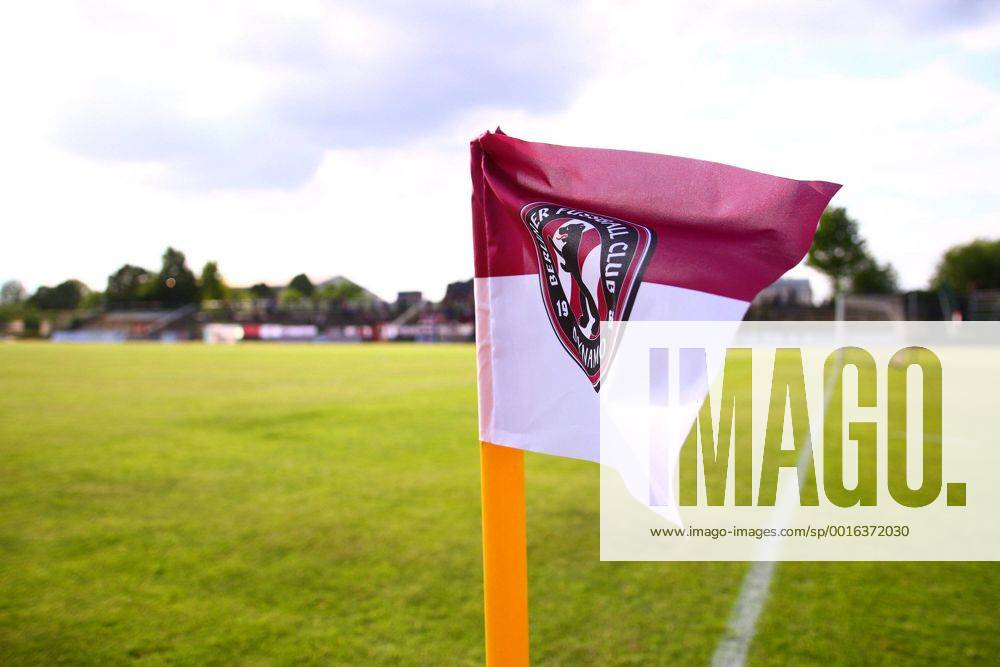 Berlin, Deutschland, 07.05.2014: Fußball Berliner Pilsner Pokal Halbfinale 2013 2014 - BFC Dynamo -. Eine Eckfahne vom BFC Dynamo im Sportforum Hohenschönhausen Berlin