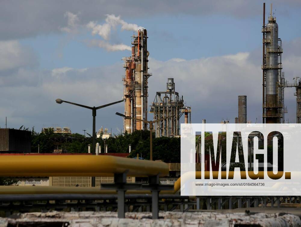 IMAGO Creative: Business, Inflation und Lieferketten petrochemical industry in camacari, camacari, bahia / brazil - december 7, 2015: chimney emitting gas in the atmosphere is seen in factory of the Industrial Pole of Camacari., camacari, bahia / brazil - december 7, 2015: chimney emitting gas in the atmosphere is seen in factory of the Industrial Pole of Camacari., 04.06.2020,
