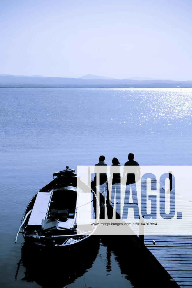 IMAGO Creative: 2022 Favoriten IMAGO Creative: Business - Work-Life Balance Three friends enjoying the tranquility of the Albufera