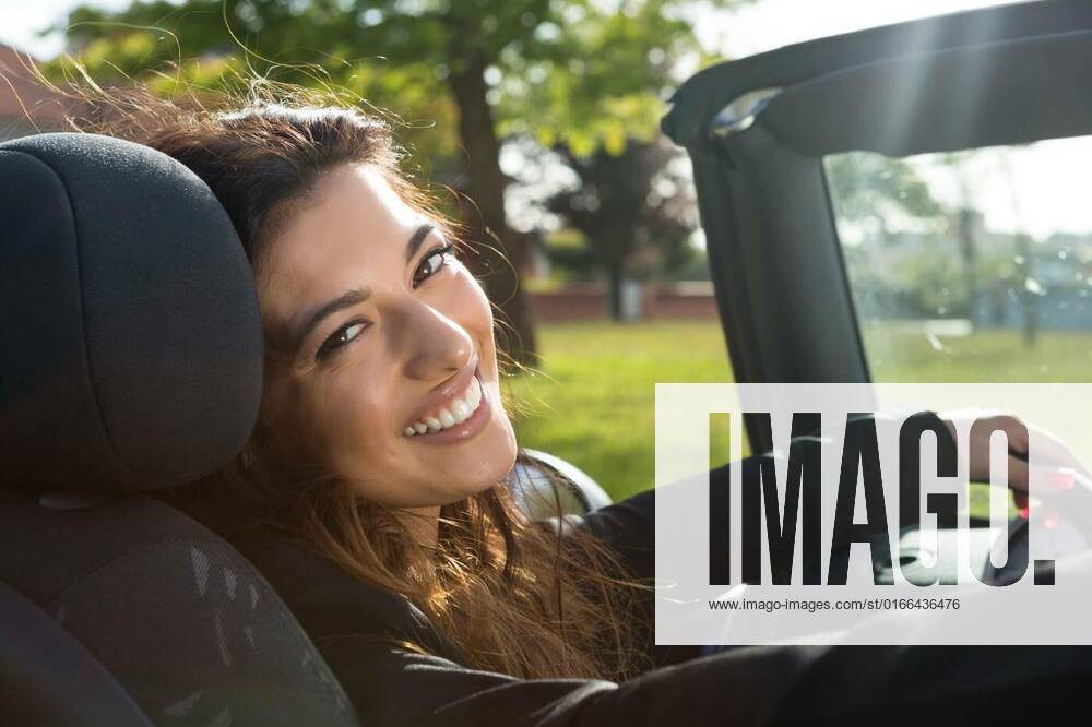 Business woman in sports car, A young successful business woman in a luxurious convertible sports car model released, Symbolfoto , 28.01.2021,