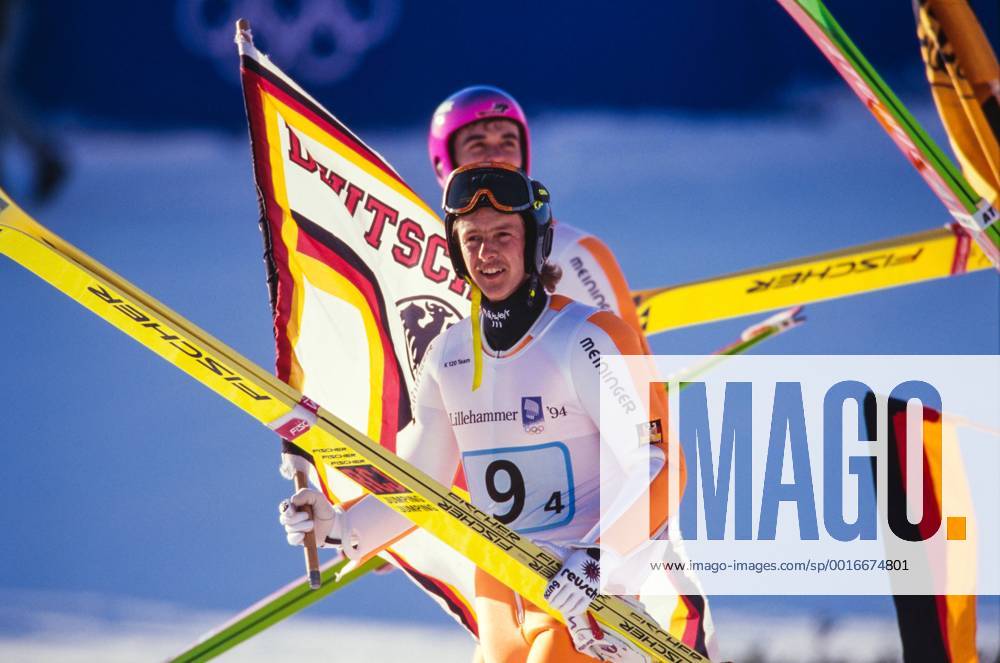 SKISPRINGEN, OLYMPISCHE WINTERSPIELE 1994 IN LILLEHAMMER Jens Weissflog (Deutschland) jubelt ueber den Mannschaftssieg FOTO (C): WEREK Pressebildagentur MODELxRELEASExx