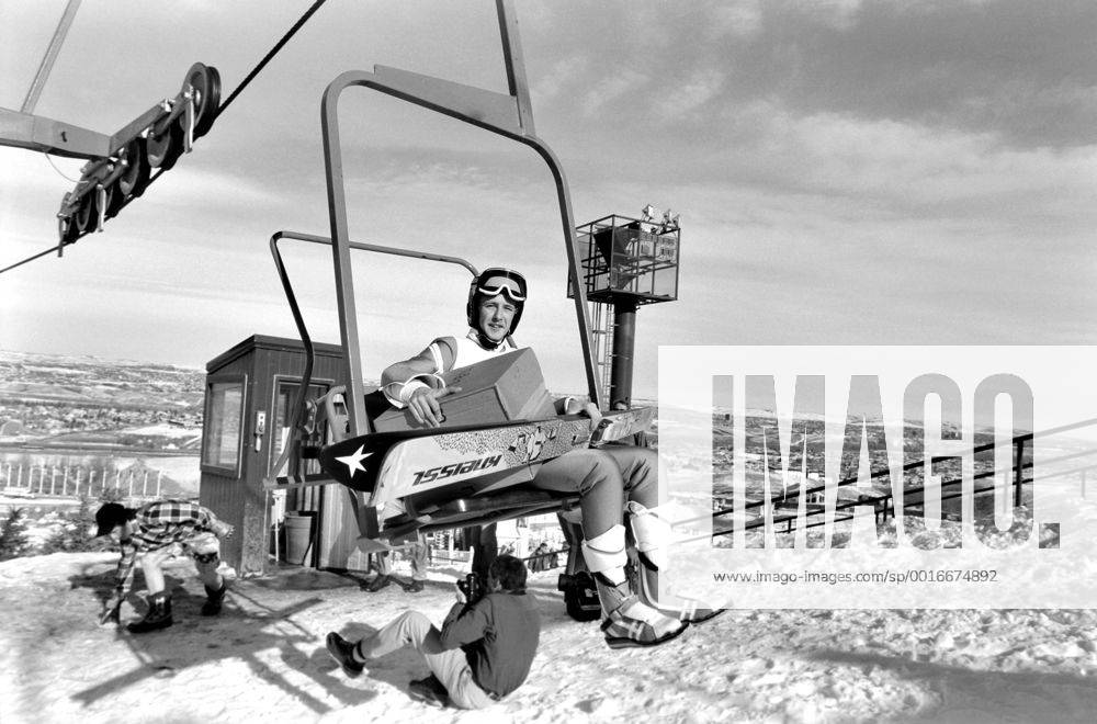 OLYMPISCHE WINTERSPIELE 1988 IN CALGARY Jens Weissflog (DDR) im Sessellift am 13.08.1988 FOTO (C): WEREK Pressebildagentur MODELxRELEASExx