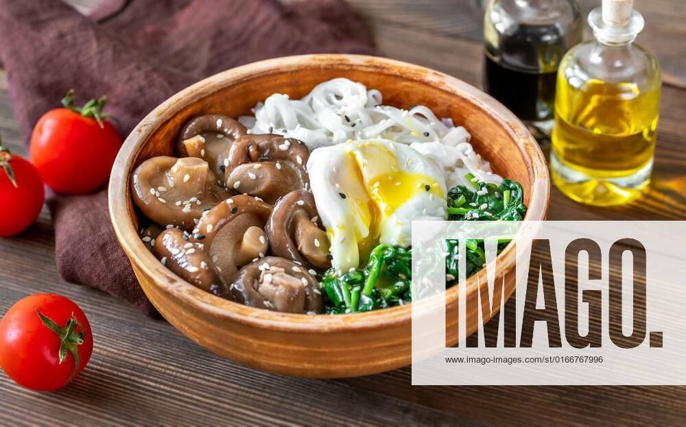 Bowl with rice noodles, mushrooms and spinach, Healthy bowl with rice noodles, marinated shiitake, poached egg and steamed spinach, 16.04.2021,