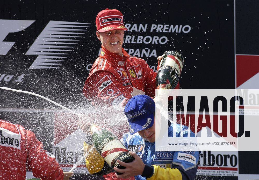 SCHUMACHER Michael Team Scuderia Ferrari Weltmeister mit Fernando ALONSO bei der Siegeehrung FIA Formel 1 Grand Prix von Spanien 2003 in Barcelona am 04. Mai 2003 in Barcelona