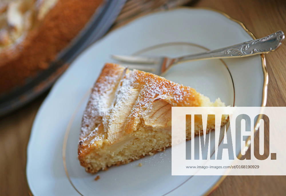 Piece Apple pie at a Cake plate 1088814124