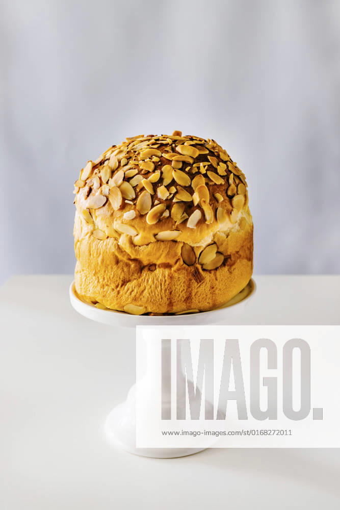 Vanilla Brioche with almond cake Vanilla Brioche with almond cake