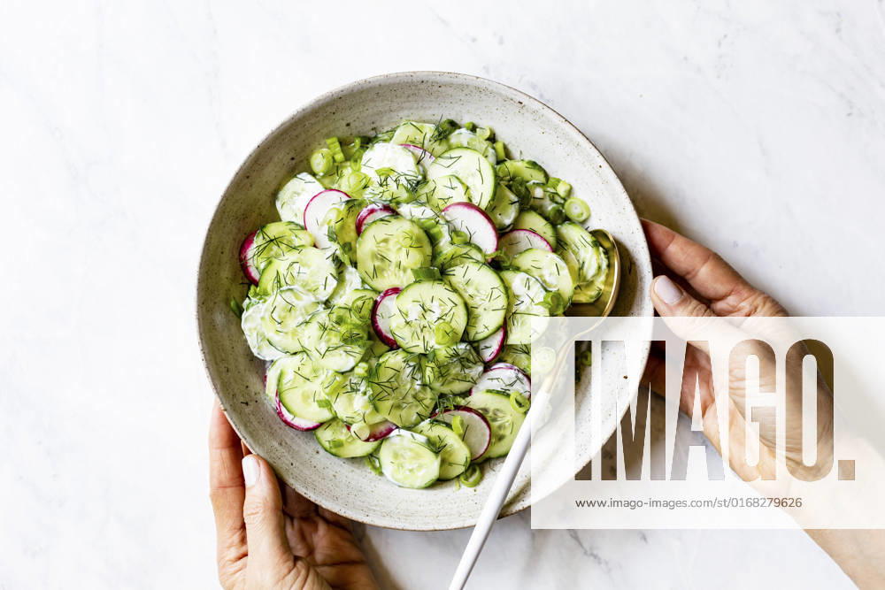 IMAGO Creative, Food, Gurkensalat Creamy Cucumber Salad in a ceramic bowl on a marble work surface Creamy Cucumber Salad in a ceramic bowl on a marble work surface