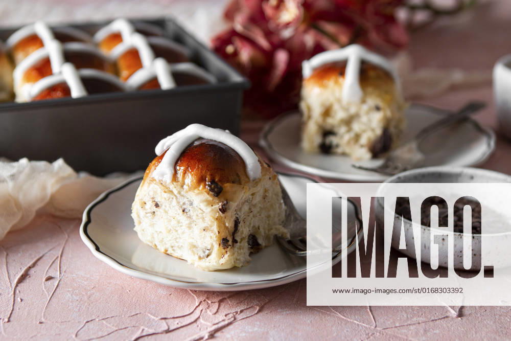 Candied Citrus and Chocolate Hot Cross Buns Candied Citrus and Chocolate Hot Cross Buns