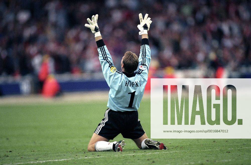 KOEPKE Andreas Torwart Team Deutschland Europameister TEAM DEUTSCHLAND EUROPAMEISTER 1996 UEFA Fussball Europameisterschaften 1996 in England Finale Tschechische Republik - Deutschland am 30.Juni 1996 im Wembley Stadion in London