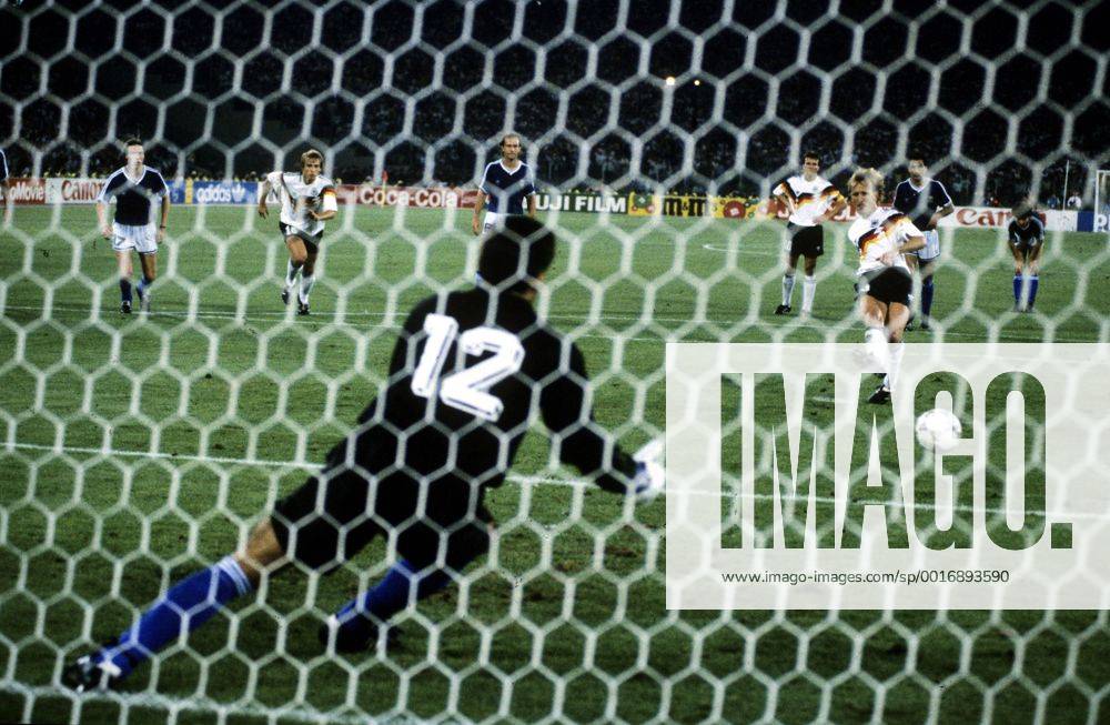 Fussball Weltmeisterschaft 1990: Endspiel Deutschland-Argentinien 1:0 in Rom. Andreas Brehme verwandelt den 11m zum Siegtor HM