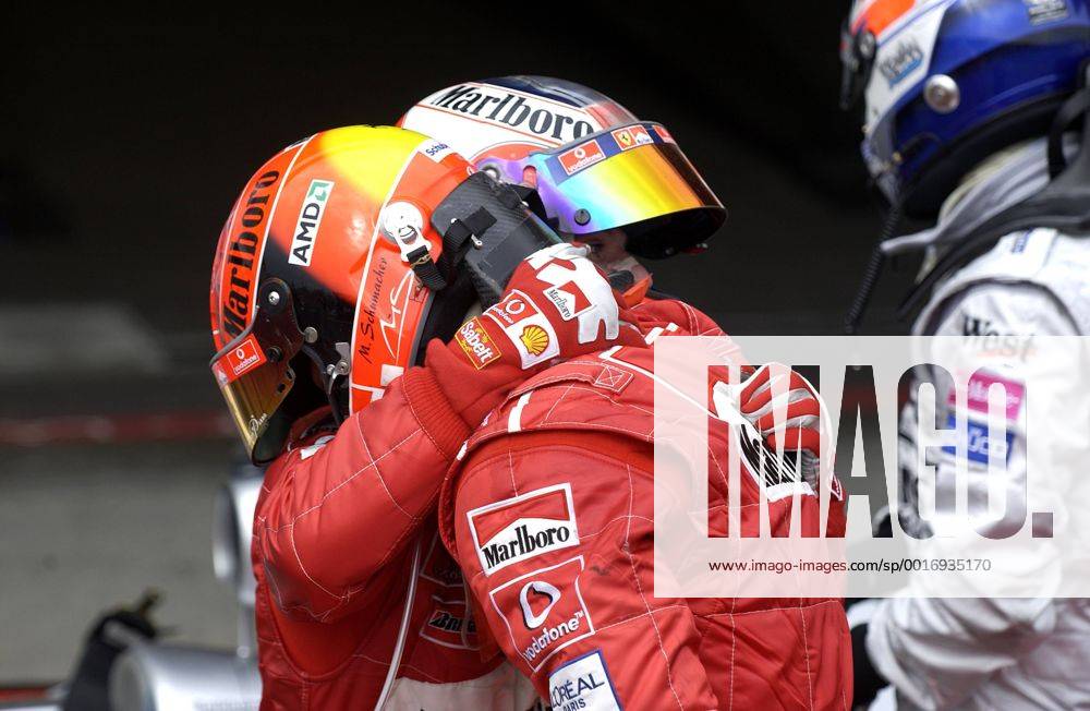SCHUMACHER Michael Team Scuderia Ferrari Sieger Michael Schumacher mit Rubens Barrichello der seinen Freund troestet wegen verstorbener Mutter am Vortag Grand Prix Formel 1 Grosser Preis von San Marino 2003 in Imola am 20. April 2003