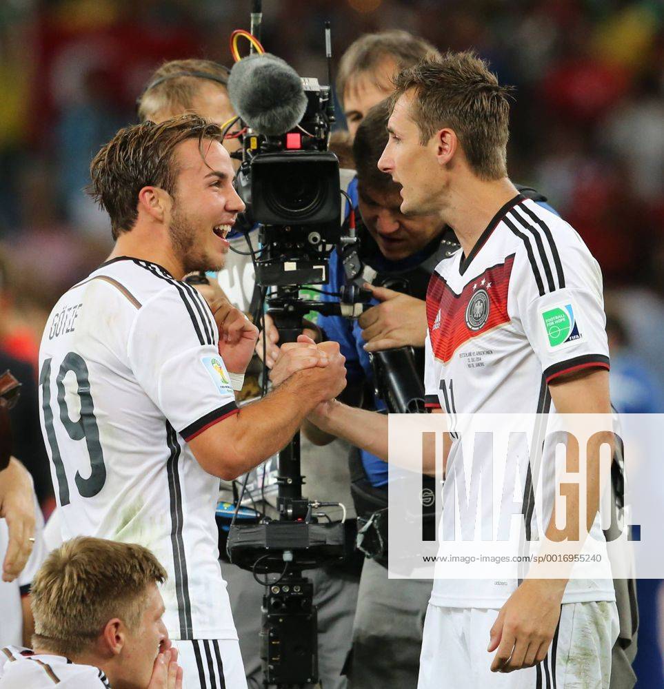 Rio de Janeiro, FIFA, Fussball Männer, Fussball Welltmeisterschaften 2014, FIFA world cup 2014 ,Final, Finale, Deutschland vs Argentinien , Germany vs Argentina 13.07.2014, Estadio Maracana, Rio de Janeiro, Mario Götze, Miroslav Klose, beide Deutschland,