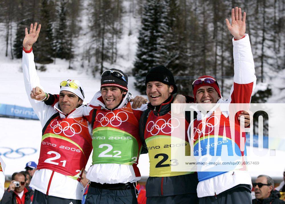 GREIS Michael, FISCHER Sven, ROESCH Michael und GROSS Ricco Olympiasieger in der Staffel Biathlon Staffel der Maenner 4 x 7,5km in Cesana am 21.02.2006 Olympische Winterspiele 2006 in Turin Italien