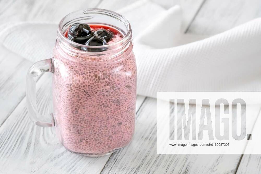 Cherry chia pudding, Mason jar of cherry chia pudding close up, Mason jar of cherry chia pudding close up, 21.07.2022,