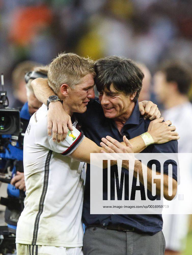 Bastian SCHWEINSTEIGER, DFB 7 DFB Bundestrainer Joachim Jogi LÖW, ,weinen, Traenen weint Jubel Freudentraenen DEUTSCHLAND - ARGENTINIEN 1-0 n.V. FIFA Fussball WM FINALE Weltmeisterschaft am 13.07.2014 im Maracana Stadion von Rio de Janeiro