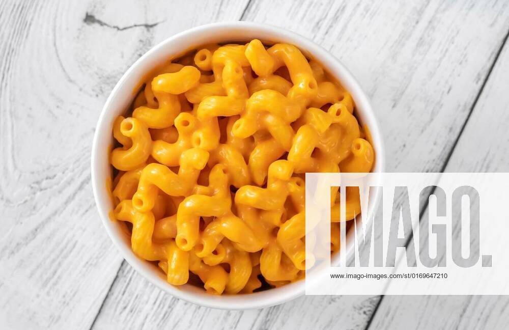 Bowl of macaroni and cheese, Bowl of macaroni and cheese on black background, Bowl of macaroni and cheese on black background, 16.08.2022,