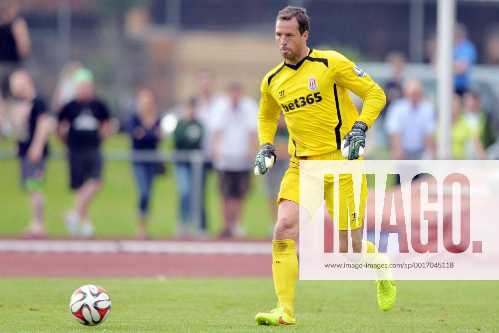 Borussia Moenchengladbach vs. Stoke City --- Fussball --- Testspiel --- 20.07.2014 Thomas Sörensen, Soerensen (Stoke), Freisteller, Einzelbild, Aktion