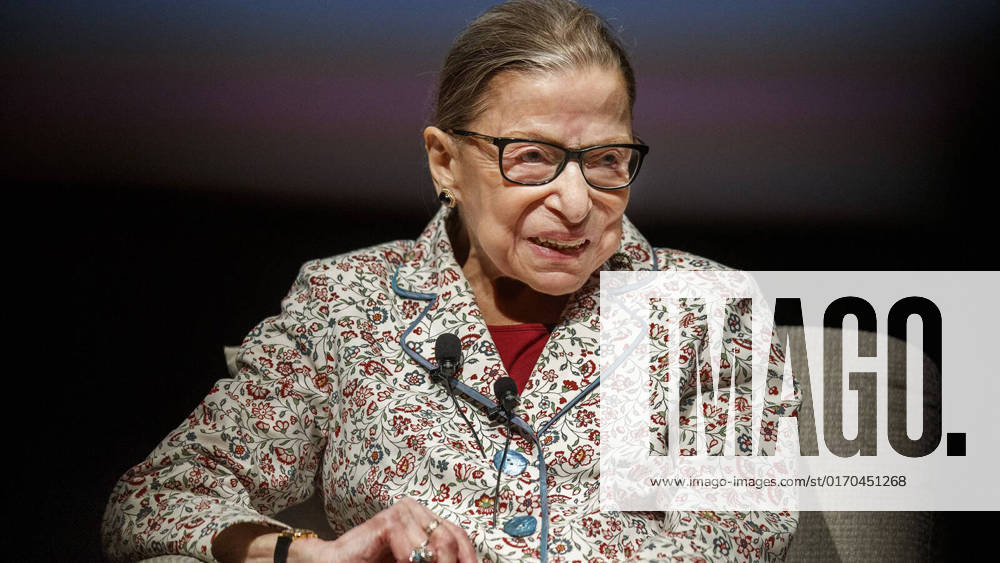 IMAGO ICONS: Ruth Bader Ginsburg Berühmte Feministinnen, Ruth Bader Ginsburg October 5, 2022, USA: Supreme Court Justice Ruth Bader Ginsburg at the University of Chicago on Sept. 9, 2019. USA - ZUMAm67_ 20221005_zaf_m67_001
