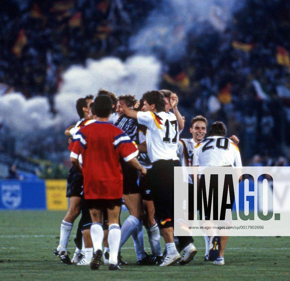 FIFA WM 1990 08.07.1990, Fussball, FIFA WM 1990 in Italien, Finale, DFB Deutschland - Argentinien (1:0): Jubel Deutschland Spieler.