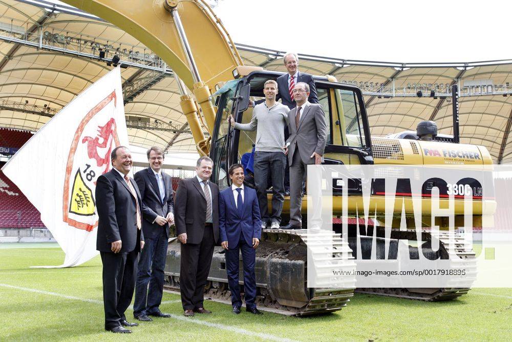 Fußball, Stadiongeschichte VfB Stuttgart VfB Stuttgart Baggerbiss Umbau Mercedes-Benz-Arena Martin Rau (Geschäftsführer Stadion Neckar Park GmbH), Michael Föll (Aufsichtsratvorsitzender Stadion Neckar Park Gmbh), Ulrich Ruf (Vorstand VfB Stuttgart), Stefan Heim (Geschäftsführer Stadion Neckar Park GmbH), Thomas Hitzlsperger (Kapitän VfB Stuttgart), Dr. Wolfgang Schuster (OB Stuttgart), Erwin Staudt (Präsident VfB Stuttgart) 18.05.2009