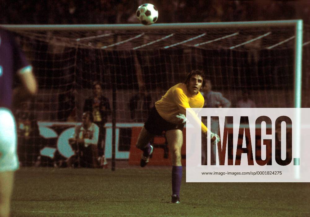 Torwart Jürgen Croy (DDR) - Abwurf Fußball WM Herren Weltmeisterschaft 1974, Länderspiel, Nationalmannschaft, Nationalteam, Nationaltrikot, Vdia Einzelbild Gruppe 1 Hamburg Dynamik,
