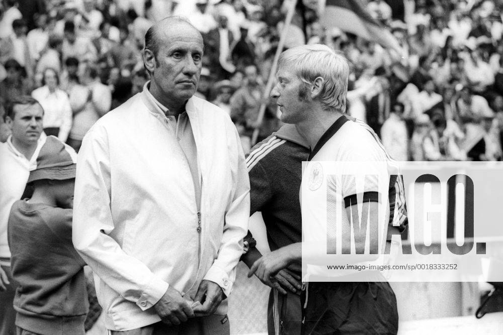Weltmeisterschaft Halbfinale, Italien - BR Deutschland in Mexiko-Stadt: Bundestrainer Helmut Schön (li.) und Karl-Heinz Schnellinger (beide BRD)