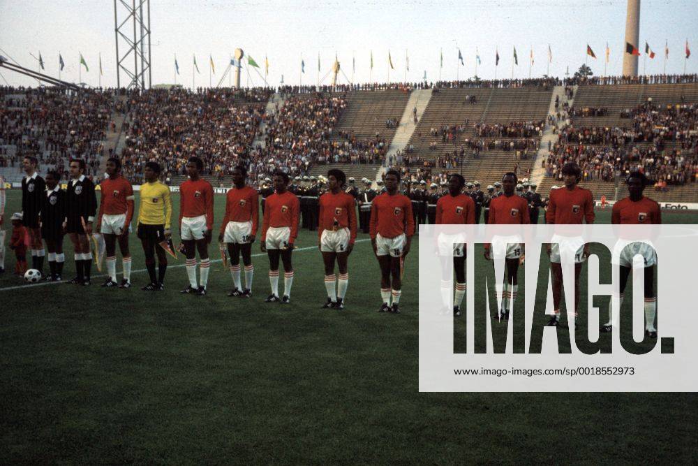 Mannschaftsvorstellung Haiti, v.li.: Wilner Nazaire, Torwart Henry Francillon, Arsene Auguste, Emmanuel Sanon, Eddy Antoine, Pierre Bayonne, Guy Francois, Jean Claude Desir, Roger Saint Vil, Philippe Vorbe, Fritz Andre
