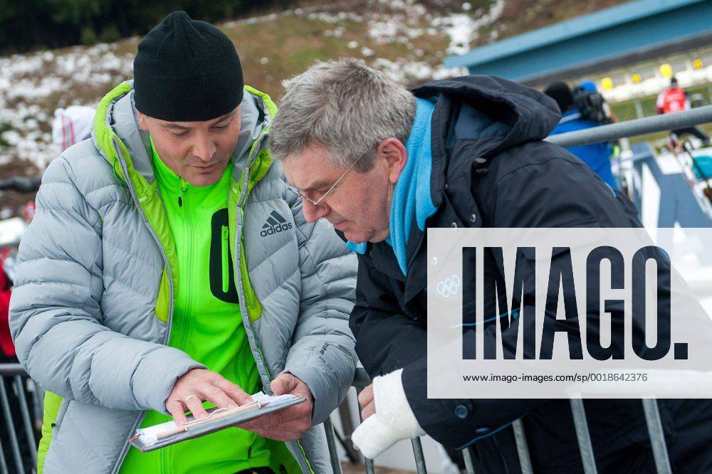 Oberhof 10.01.2015 DKB Ski Arena BMW IBU World Cup Biathlon Oberhof Biathlon Weltcup - 10 km Sprint Herren im Bild: Dr. Thomas Bach ( IOC Präsident) im Gespräch mit Sven Fischer