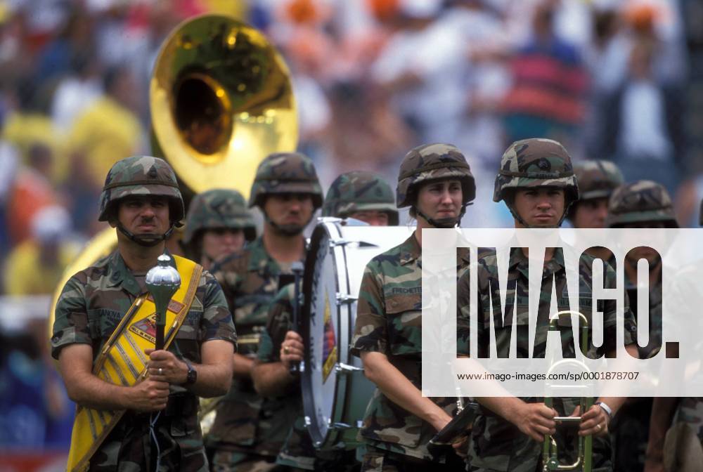 Musikkorps der US Army wartet auf seinen Einsatz Fußball WM Herren Weltmeisterschaft 1994, Nationalmannschaft, Nationalteam, Länderspiel, Viertelfinale Gruppe Dallas