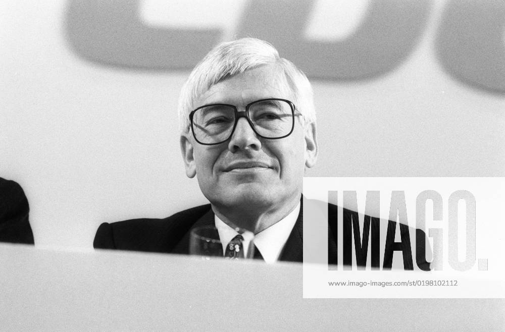 Christian Schwarz Schilling politician 02 85 vZ Christian Schwarz Schilling in february 1985 at media congress in Mainz germany german german man politics CDU minister post minister federal minister for post and telecommunications post and telecommunications federal post minister ex entrepreneur media press journalism ger