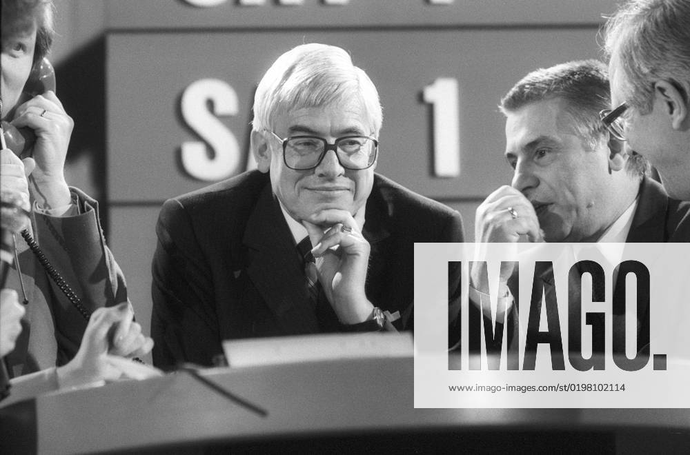 Christian Schwarz Schilling middle politician 02 85 vZ Christian Schwarz Schilling in February 1985 at media congress in Mainz Germany German German man politics CDU minister post minister Federal Minister for the Post and Telecommunications Post and Telecommunications Federal Pos