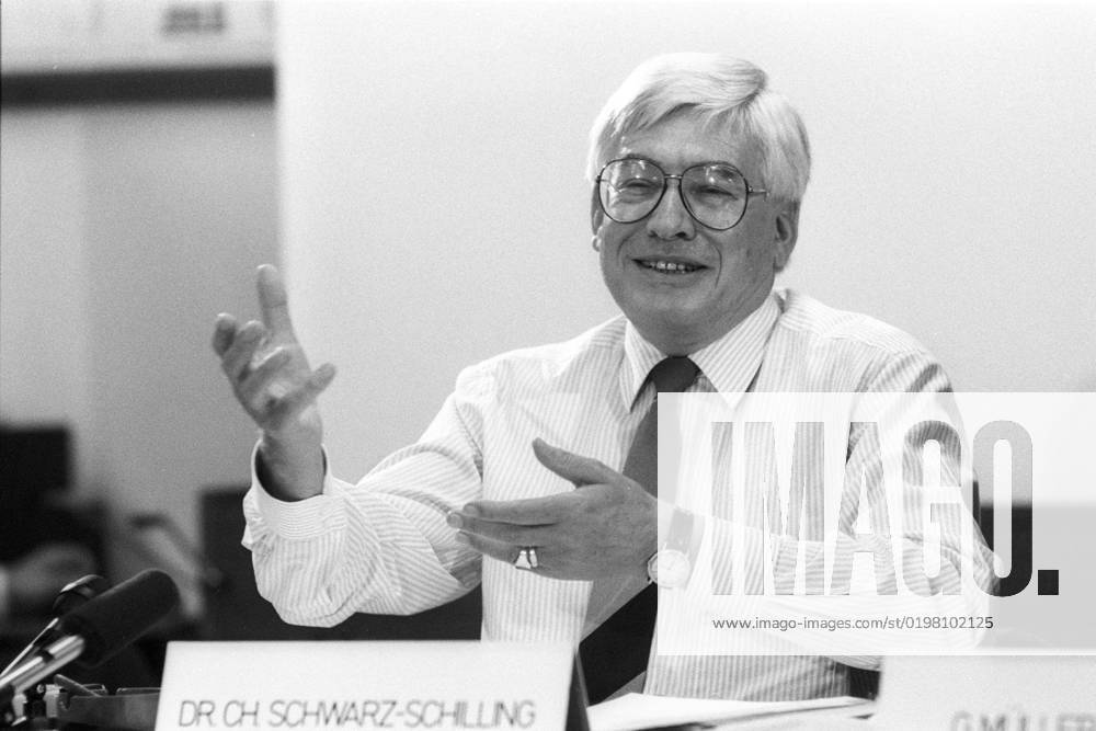 Christian Schwarz Schilling politician 06 88 rag Christian Schwarz Schilling in march 1985 at media meeting germany german german man politics CDU minister post minister federal minister for post and telecommunications post and telecommunications federal post minister ex entrepreneur media press journalism german poli