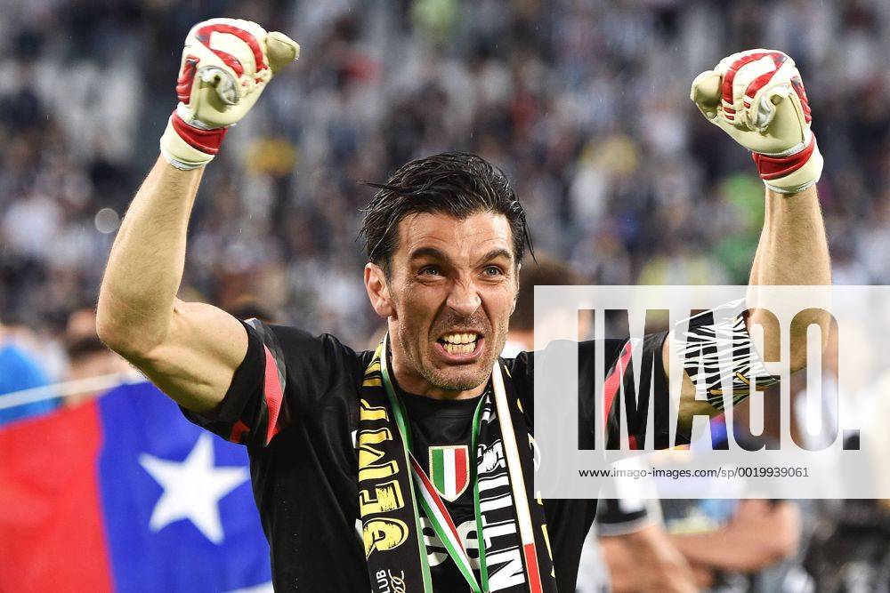 Celebration Juventus Turin - Italienischer Meister Celebration Gianluigi Buffon - 23-05-2015 Football Calcio serie A ITA Football 2014 2015 Juventus Turin - Napoli SSC . Foto AndreaxStaccioli Insidefoto andreaxstaccioli