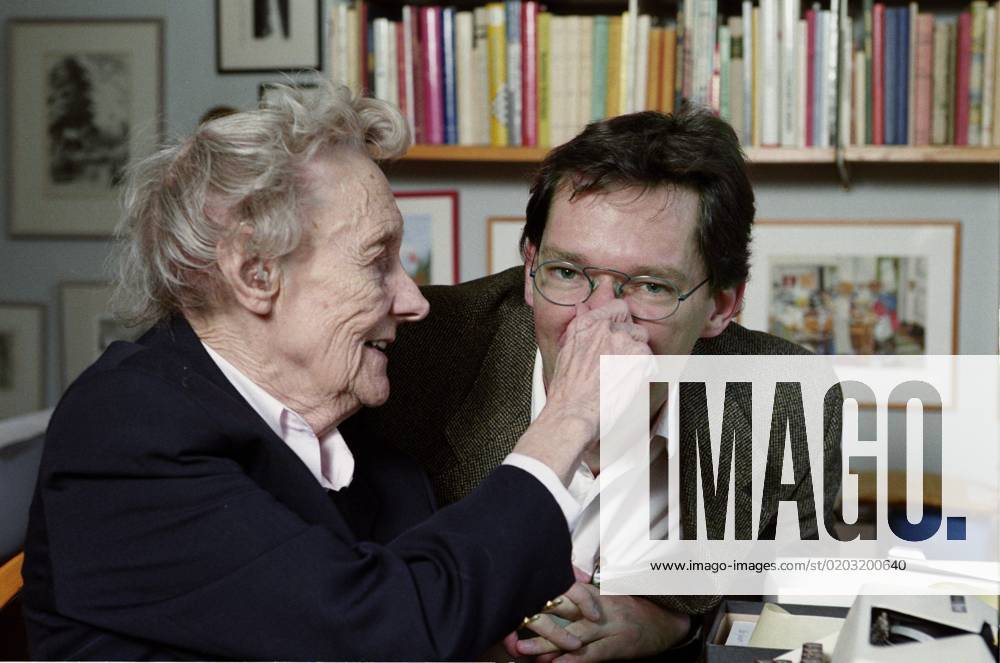 STOCKHOLM 19970404 Swedish author Astrid Lindgren during an interview by German magazine Stern at her home in Stockholm Sweden April 4, 1997 STOCKHOLM SVERIGE