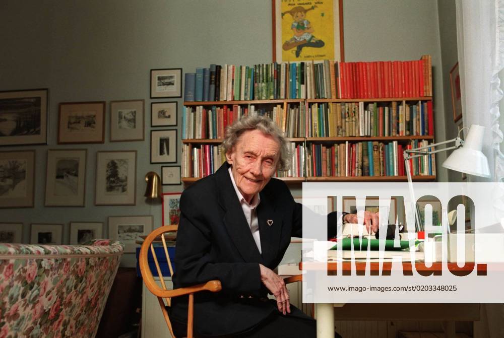 Astrid Lindgren, Swedish writer of childrens books, in her home in Stockholm, Sweden STOCKHOLM SVERIGE