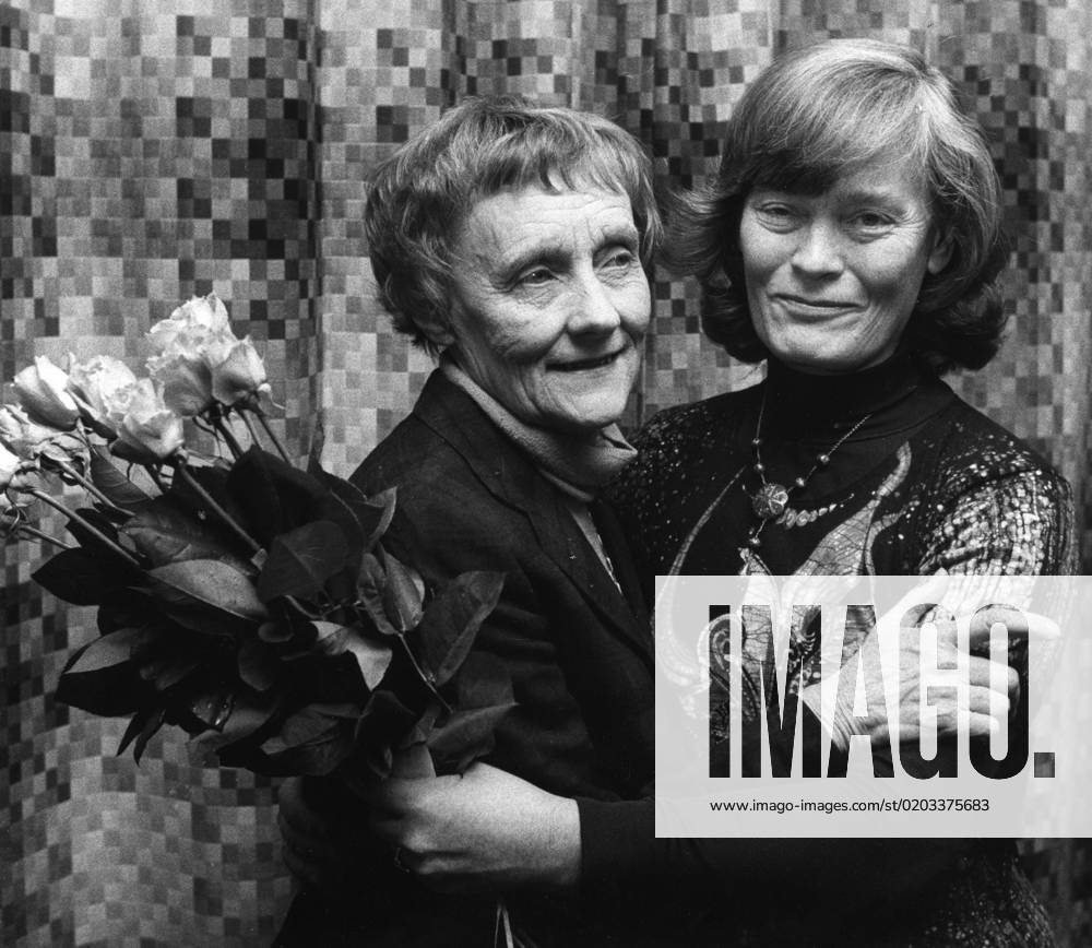 ARCHIVE 19781130 Childrens book author Gunnel Linde, right, with childrens book author Astrid Lindgren after receiving the Astrid Lindgren Prize for meritorious writing in childrens and young peoples literature Astrid Lindgren Prize The