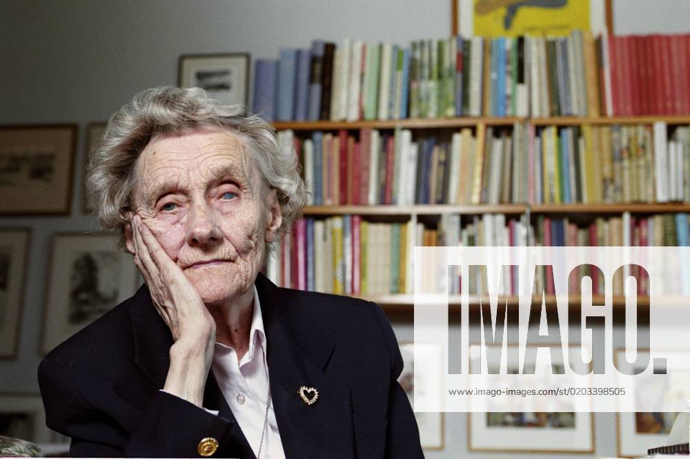 STOCKHOLM 19970404 Swedish author Astrid Lindgren during an interview by German magazine Stern at her home in Stockholm Sweden April 4, 1997 STOCKHOLM SVERIGE