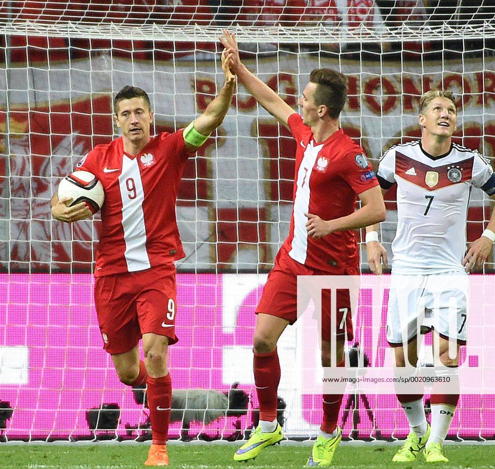 Fussball EM Quali 2016, Deutschland - Polen,, v.l. Robert Lewandowski (Polen), Arkadiusz Milik (Polen) celebrate the goal, Torjubel zum 2:1