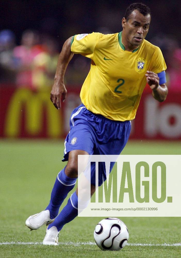 Cafu (Brasilien) am Ball Fußball WM Herren WM 2006, Länderspiel, Nationalteam, Nationaltrikot, Gruppe F Einzelbild Berlin Dynamik, Fußball WM Herren WM 2006, Länderspiel, Nationalteam, Nationaltrikot, Gruppe F Einzelbild Berlin Dynamik,