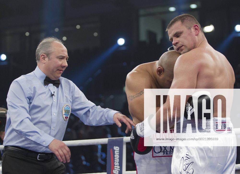Ringrichter Marc Nelson Bamberg Germany Boxen in Bamberg WBO Asia Pacific Meisterschaft im Schwergewicht Alex Leapai (Australien) vs. Denis Boytsov (Russland) Ringrichter Mark Nelson (USA)