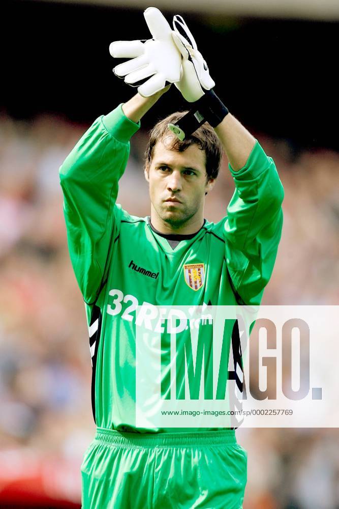 Torwart Thomas Sörensen (Aston Villa) bedankt sich bei den Anhängern - Fußball Herren Saison 2006 2007, English Premier League, 1. Englische Liga, Aston Villa Einzelbild London Fußball Herren Saison 2006 2007, English Premier League, 1. Englische Liga, Aston Villa Einzelbild London